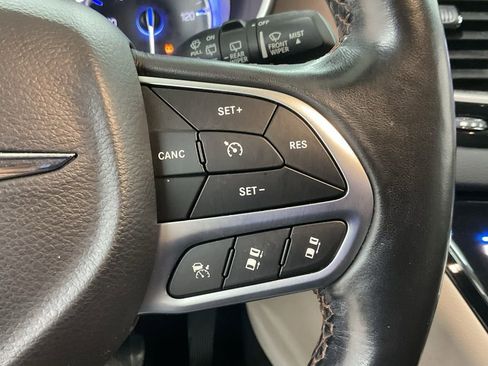 Used 2019 Chrysler Pacifica Touring Plus w/ Advanced Safetytec Group image 11