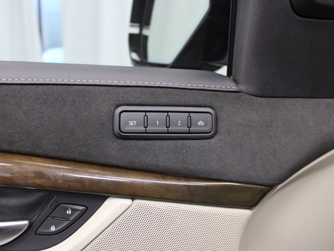 Used 2019 Cadillac Escalade Luxury image 15