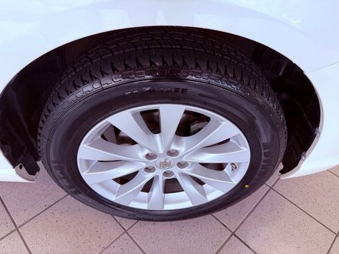 Used 2015 Toyota Venza XLE image 15