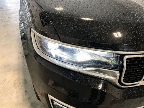 Used 2024 Jeep Wagoneer L Series II w/ Flexible Seating Group AWD/4WD image 32