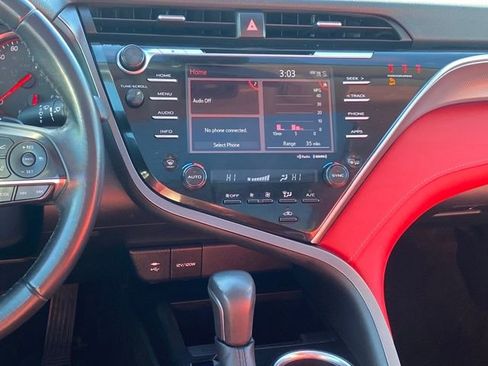 Used 2018 Toyota Camry XSE image 9