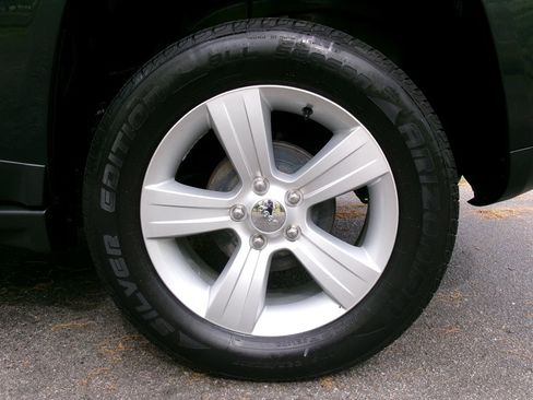 Used 2014 Jeep Compass Latitude w/ Sun/Sound Group image 63