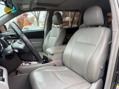 Used 2010 Toyota Highlander Limited image 11