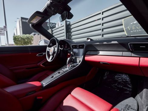 Used 2019 Porsche 911 Carrera GTS image 32