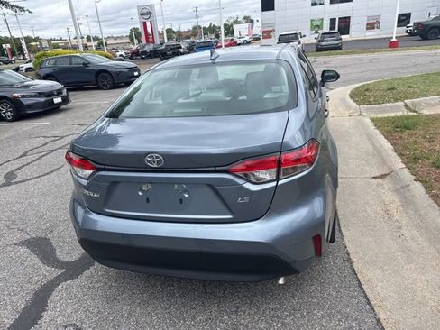 Used 2025 Toyota Corolla LE w/ LE Premium Package FWD image 8