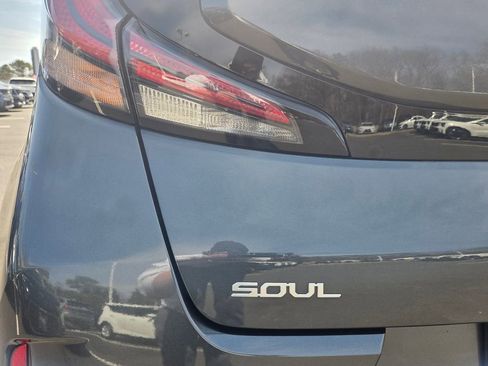 Used 2023 Kia Soul LX w/ LX Technology Package image 32