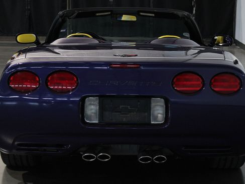 Used 1998 Chevrolet Corvette Convertible w/ Memory Pkg RWD image 17