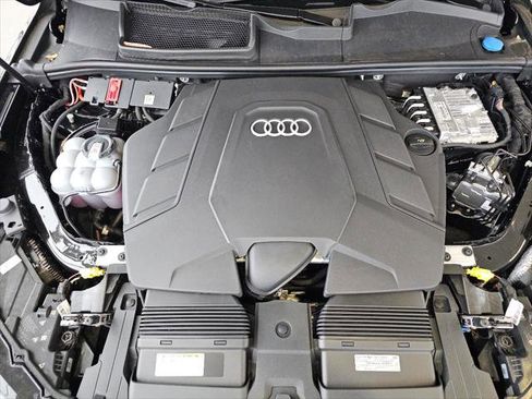 New 2025 Audi Q7 3.0T Prestige image 8
