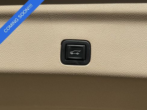 Used 2021 Cadillac Escalade ESV Premium Luxury AWD/4WD image 18