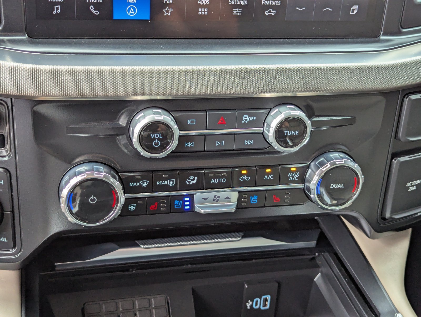 Certified 2026 Ford F250 Platinum w/ Platinum Plus Package AWD/4WD image 35