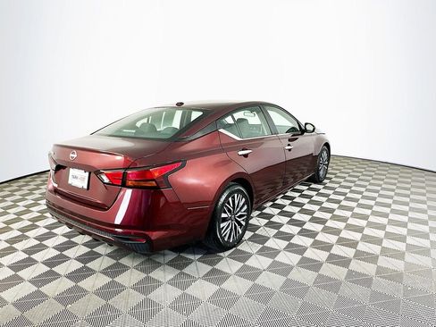 Certified 2025 Nissan Altima 2.5 SV FWD image 10