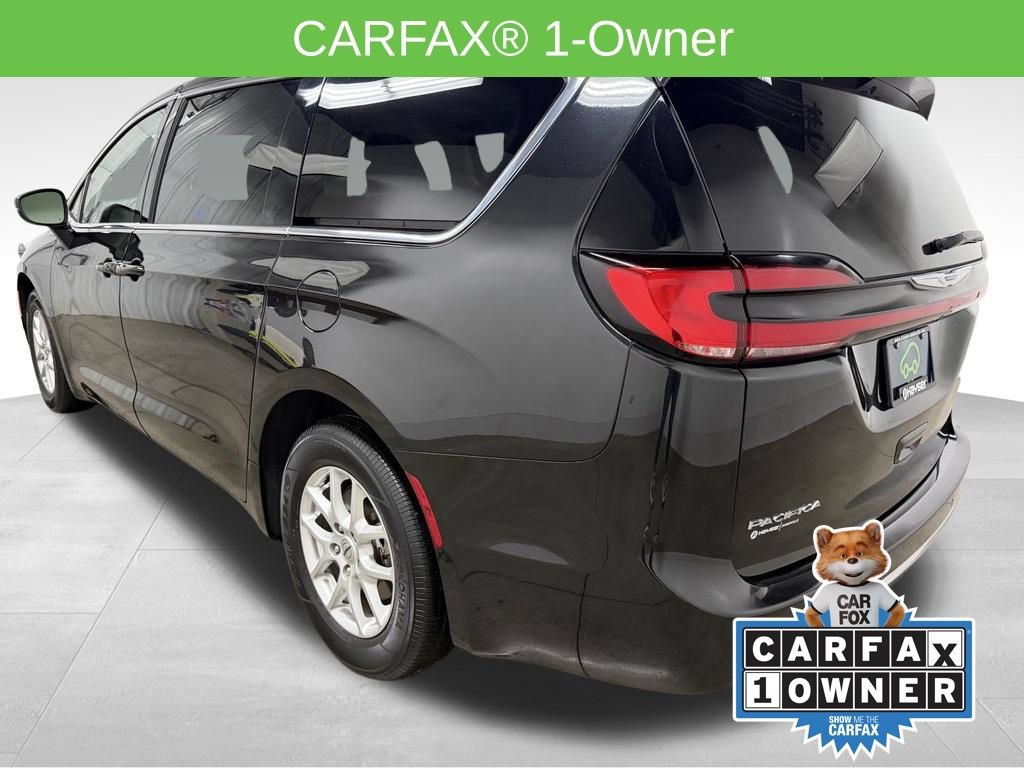 Used 2023 Chrysler Pacifica Touring-L FWD image 4