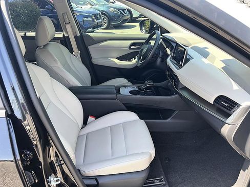 Certified 2023 Nissan Rogue SV w/ SV Premium B Package FWD image 17