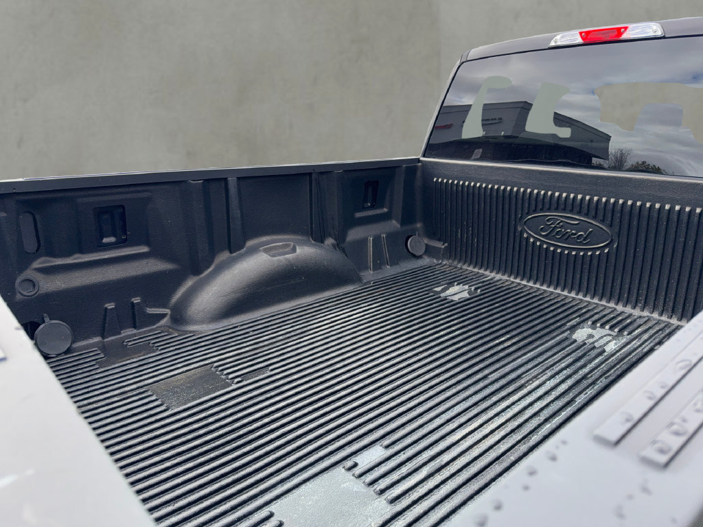 Used 2018 Ford F150 XLT w/ Equipment Group 302A Luxury AWD/4WD image 9