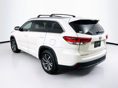 Used 2017 Toyota Highlander XLE FWD image 5