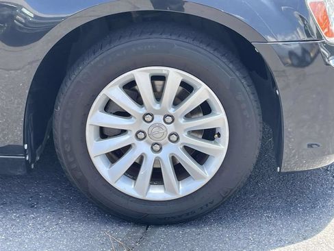 Used 2013 Chrysler 300 w/ Driver Convenience Group RWD image 10