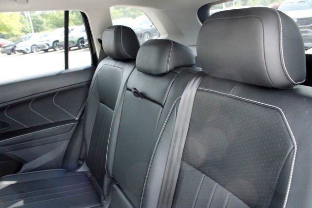 Used 2024 Volkswagen Tiguan SE w/ Panoramic Sunroof Package AWD/4WD image 15