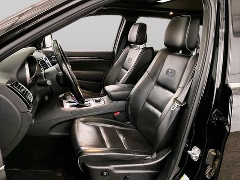 Used 2020 Jeep Grand Cherokee Overland AWD/4WD image 24