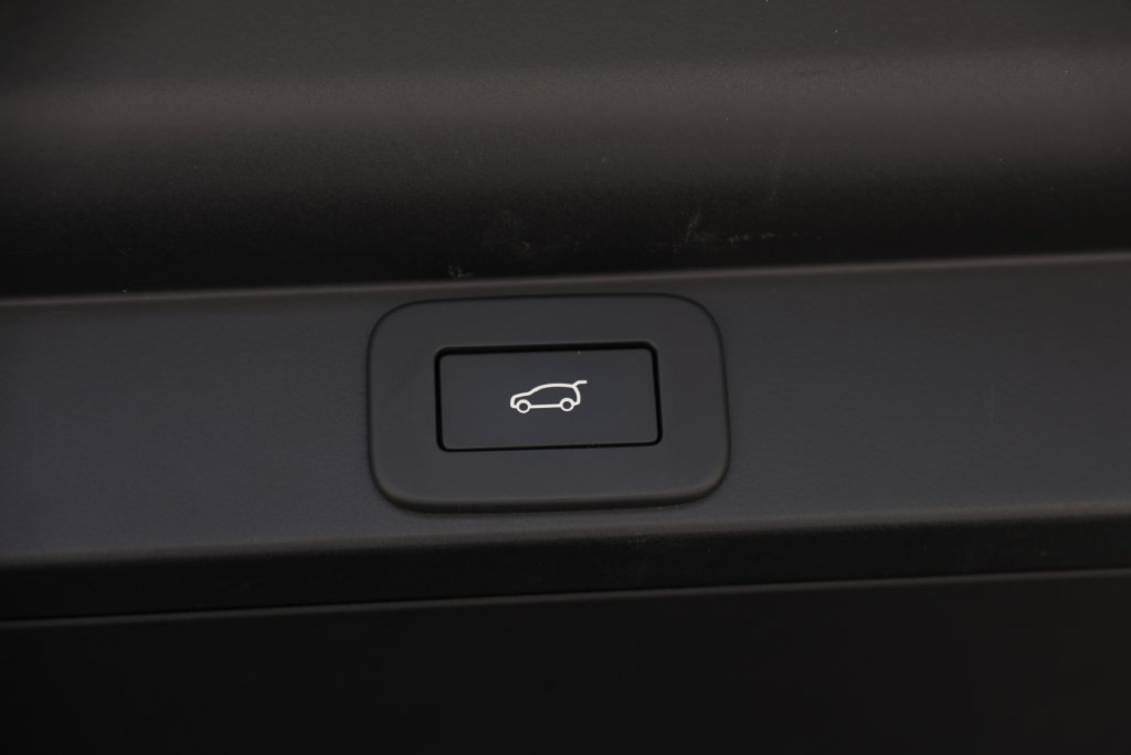 Used 2025 Land Rover Range Rover Long Wheelbase Autobiography AWD/4WD image 12