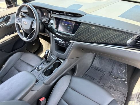 Used 2020 Cadillac XT6 Premium Luxury FWD image 12