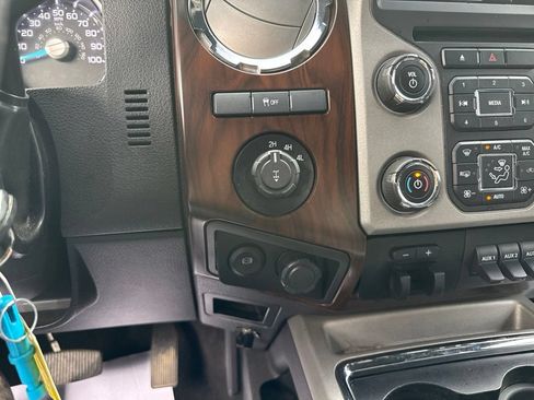 Used 2015 Ford F350 Lariat w/ Lariat Interior Package AWD/4WD image 31