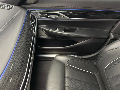 Used 2019 BMW 750i xDrive w/ M Sport Package AWD/4WD image 26