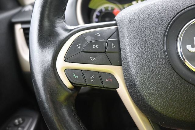 Used 2016 Jeep Cherokee 75th Anniversary AWD/4WD image 23