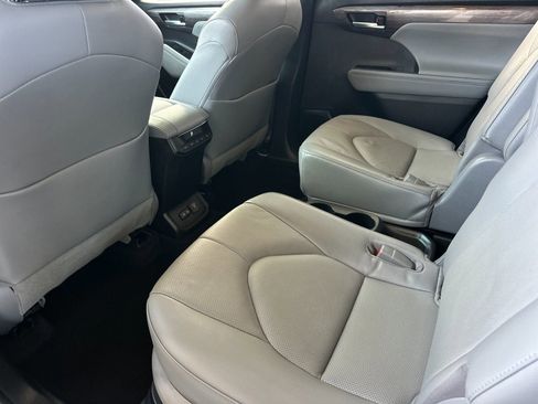 Used 2023 Toyota Highlander Limited w/ Protection Package #3 (TMS) AWD/4WD image 11