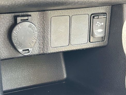 Used 2017 Toyota Corolla LE w/ Carpet Mat Package (TMS) FWD image 25