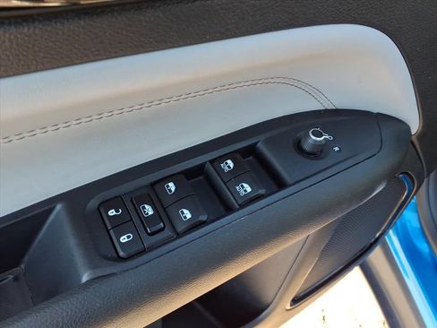 Used 2023 Jeep Compass Limited image 7