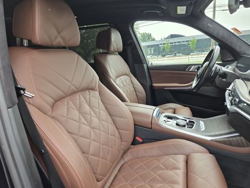 Used 2023 BMW X7 xDrive40i w/ M Sport Package AWD/4WD image 16