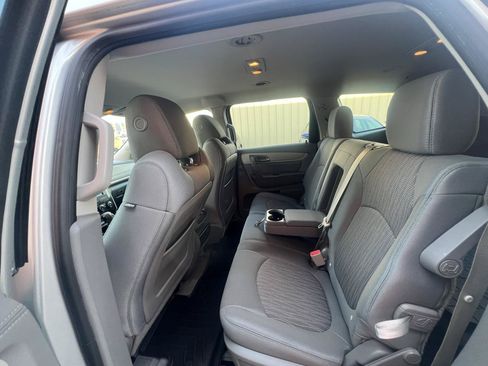 Used 2017 Chevrolet Traverse LT FWD image 23