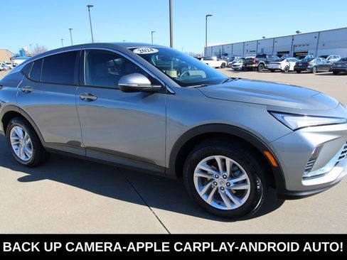 Used 2024 Buick Envista Preferred w/ Advanced Safety Package image 3