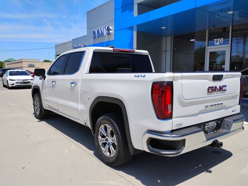 Used 2023 GMC Sierra 1500 SLT w/ SLT Convenience Package AWD/4WD image 2