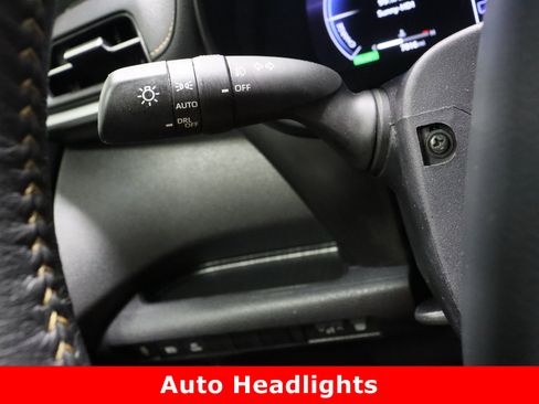 Used 2025 Toyota Sienna XLE Woodland Edition image 27