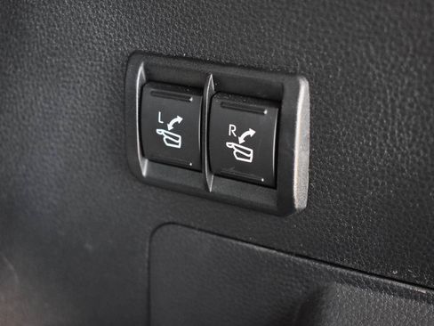 Used 2023 Toyota Sequoia Platinum AWD/4WD image 17