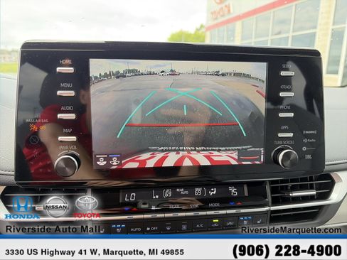 Used 2024 Toyota Sienna Limited AWD/4WD image 23