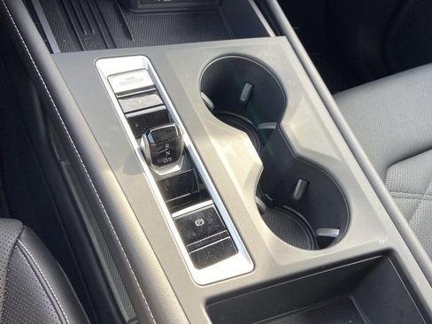 Used 2025 Volkswagen Atlas SE image 22