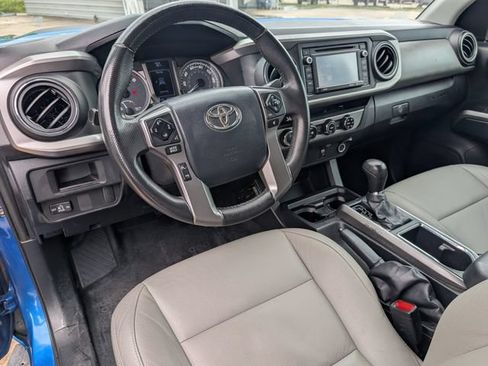 Used 2017 Toyota Tacoma SR5 w/ Tow Package AWD/4WD image 13