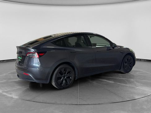 Used 2025 Tesla Model Y Long Range RWD image 4
