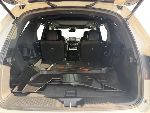 Used 2025 Honda Pilot TrailSport image 4