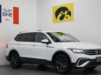 Used 2022 Volkswagen Tiguan SE w/ Panoramic Sunroof Package