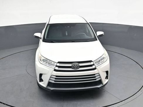 Used 2018 Toyota Highlander LE FWD image 29