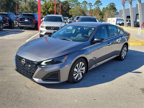 Used 2024 Nissan Altima 2.5 S image 5