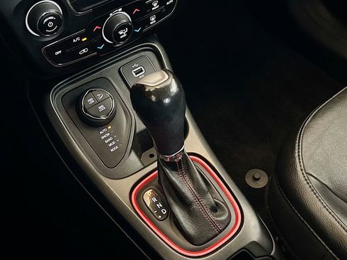 Used 2018 Jeep Compass Trailhawk w/ Leather Interior Group AWD/4WD image 20