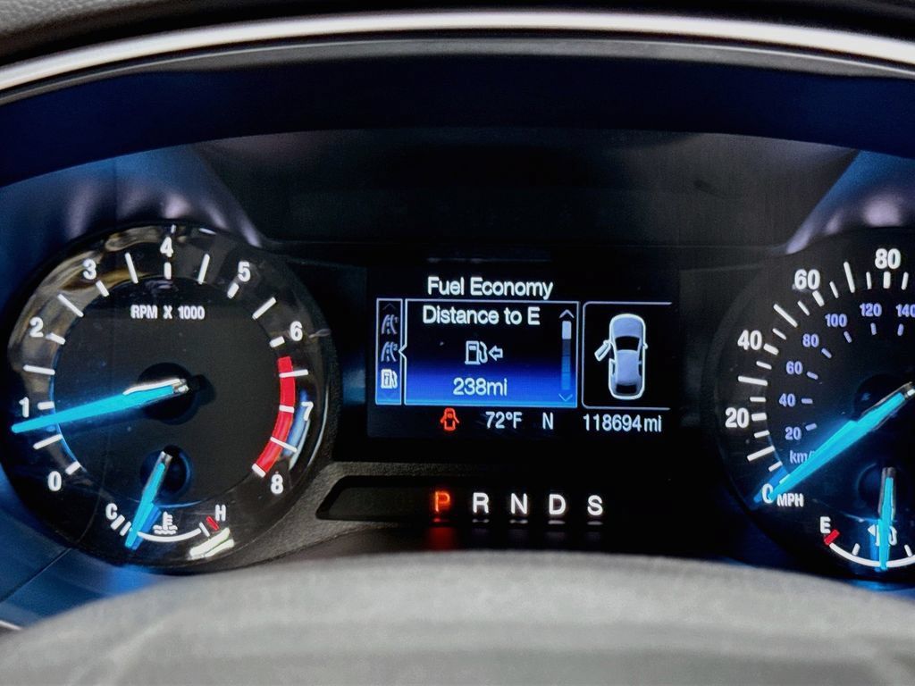 Used 2016 Ford Fusion SE FWD image 11