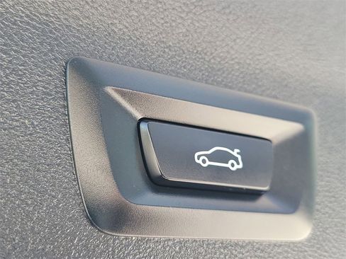 Used 2024 BMW X4 xDrive30i w/ Parking Assistance Package image 12