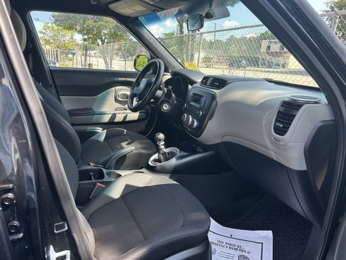 Used 2014 Kia Soul FWD image 10