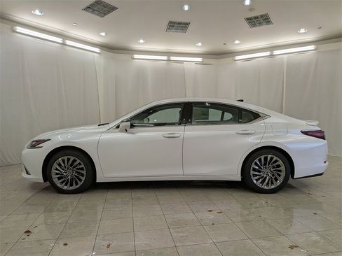 New 2025 Lexus ES 350 Ultra Luxury image 6