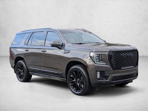 Used 2021 GMC Yukon Denali w/ Denali Premium Package image 3